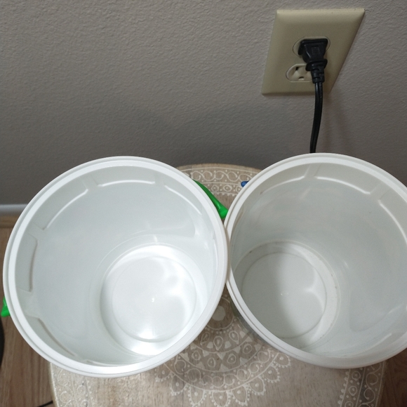 Rainforest Cafe Travel Bottle, 2Whirley Works Buckets,Alice in Wonderland Mug. - Picture 13 of 16